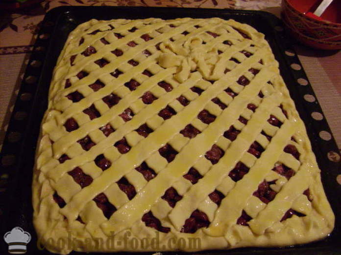 Zunanji kvas torta s češnjami - kako kuhati torto s češnje v pečici, s korak za korakom receptov fotografije