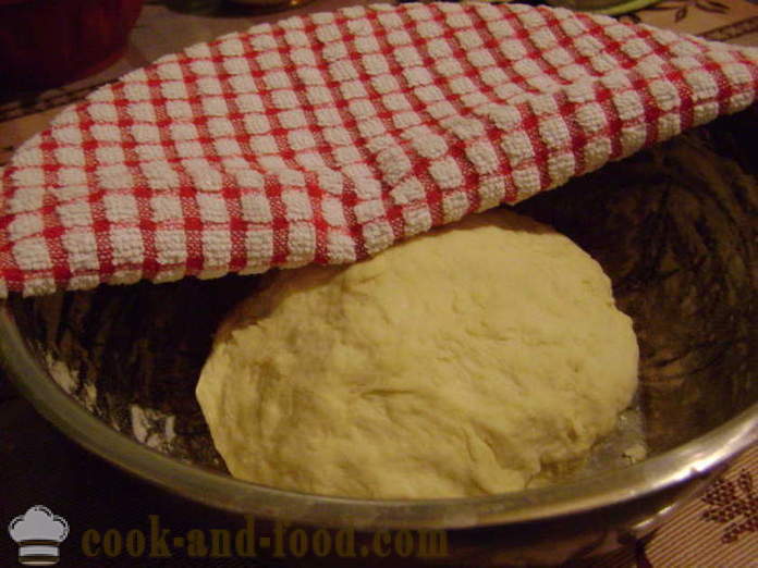 Univerzalni Maslo kvas testo za pite - Kako pripraviti kvašeno testo torto, korak za korakom receptov fotografije