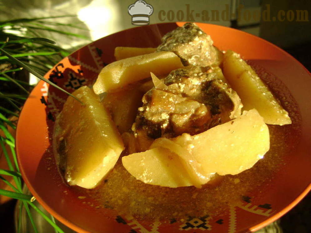 Krompirjev golaž z govedino jeter - kako kuhati obaro iz krompirja z jetri v ponvi, korak za korakom receptov fotografije