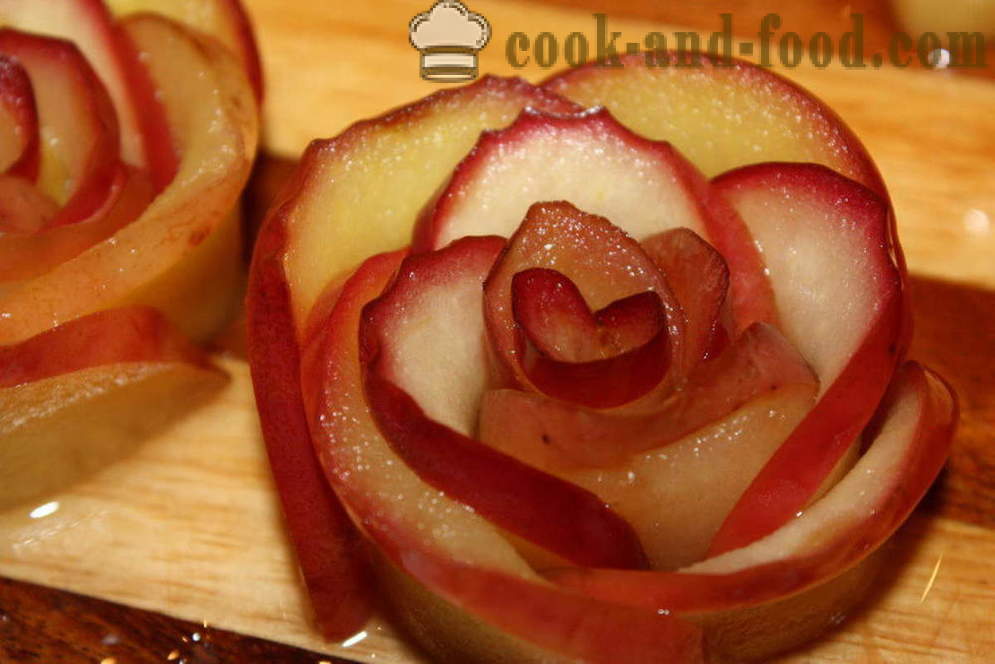 Recept jabolk povečala - kako narediti jabolčni kolač vrtnice, korak za korakom receptov fotografije