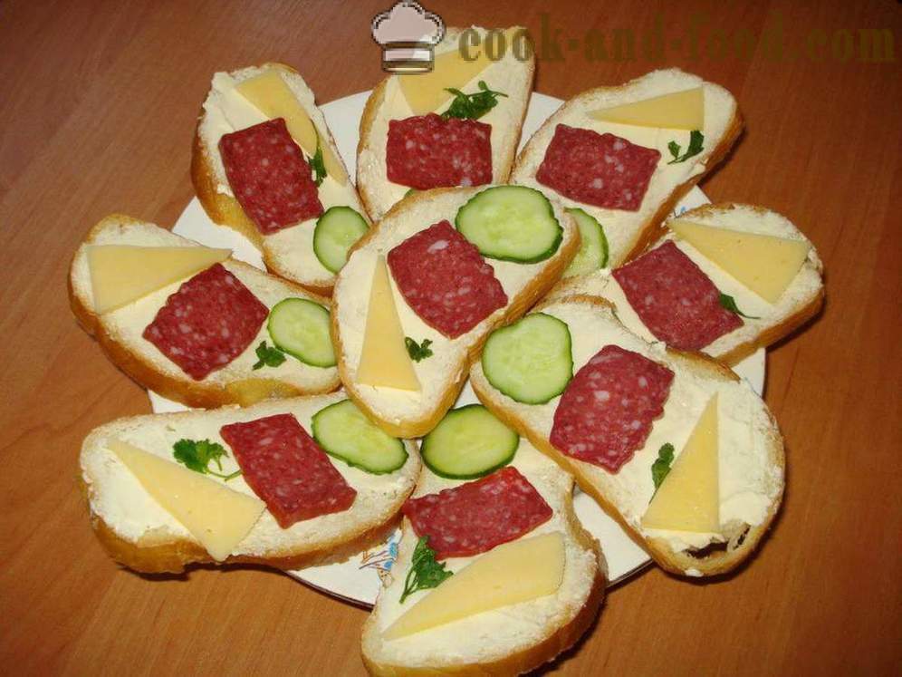 Sendviči s klobaso, sir in kumarice - kako bi sendvič s klobaso in sirom, s korak za korakom receptov fotografije