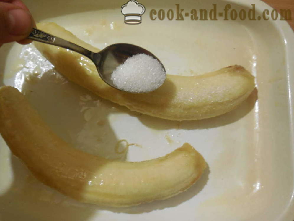 Banane pečen v pečici z orehi in sladkorjem - kot pečene banane v pečici za sladico, korak za korakom receptov fotografije
