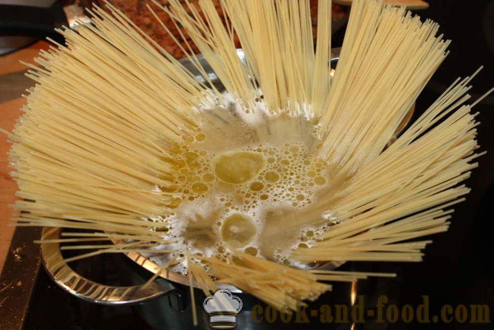 Špageti z bolonjsko omako - kako kuhati špagete bolognese, korak za korakom receptov fotografije