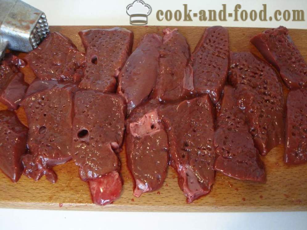 Goveja jetra Pijani v smetanovi omaki s sirom - kako kuhati govejega mesa, jetra v kislo smetano, korak za korakom receptov fotografije