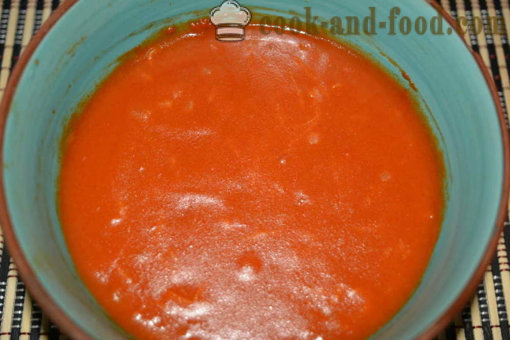 Quick-omaka omaka z paradižnikov pire, v mikrovalovni pečici - kako kuhati paradižnikovo omako, omako v mikrovalovni pečici, korak za korakom receptov fotografije