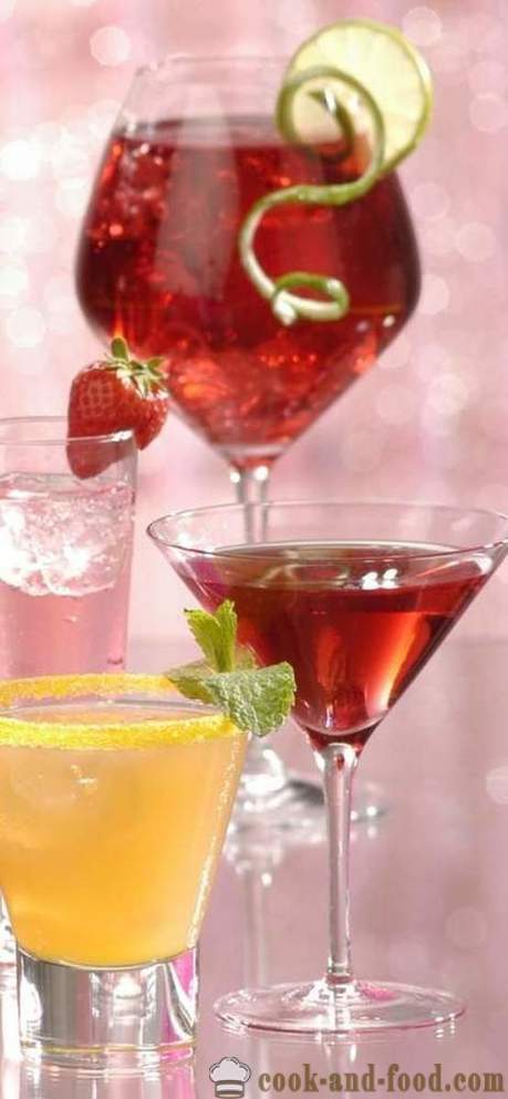 2017 Novoletni pijače in praznične koktajle na leto na petelina - alkoholne in brezalkoholne