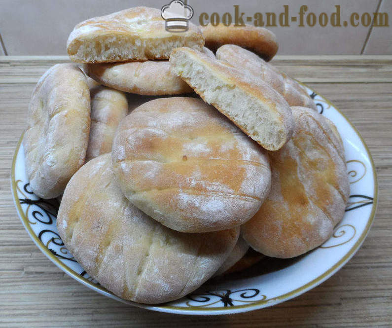 Čebula kruh v pečici ali čebule žemljice - kot je, kako speči kruh, čebulo, korak za korakom receptov fotografije