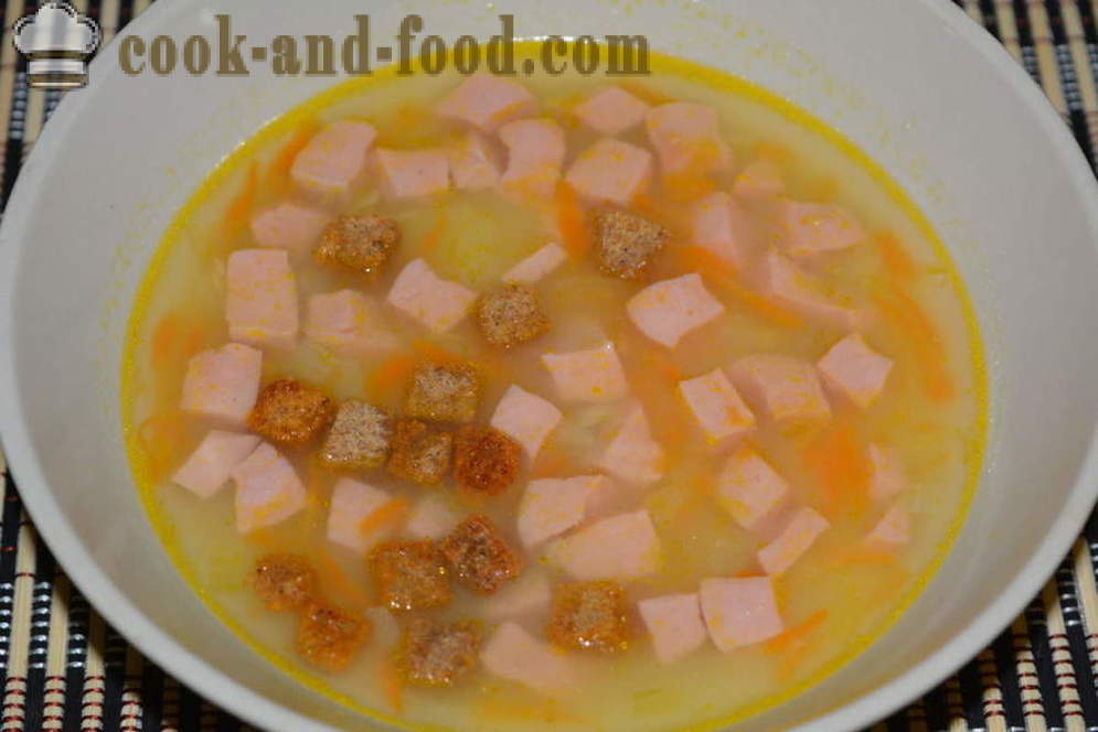 Krompirjeva juha s krušnimi kockami in salame - Kako narediti juho iz krompirja, korak za korakom receptov fotografije