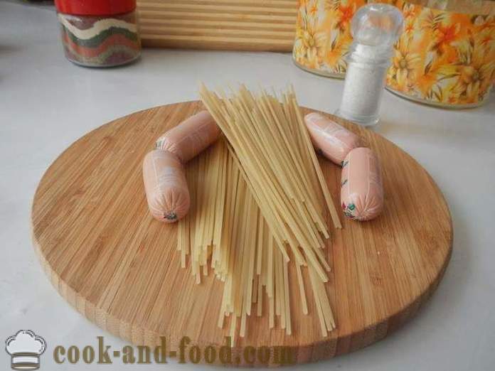 Hobotnica klobas in špagetov - kako kuhati špagete s klobasami za otroke, korak za korakom receptov fotografije