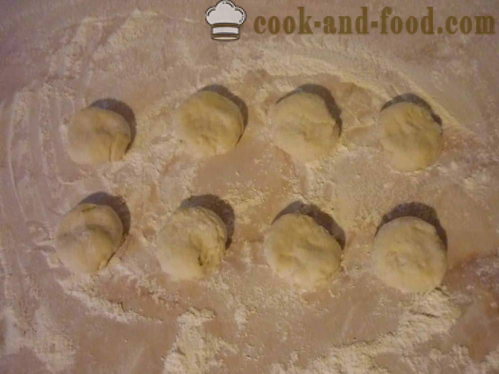 Kvas pecivo pečeno v ponvi - kako narediti pecivo z nadevom, korak za korakom receptov fotografije