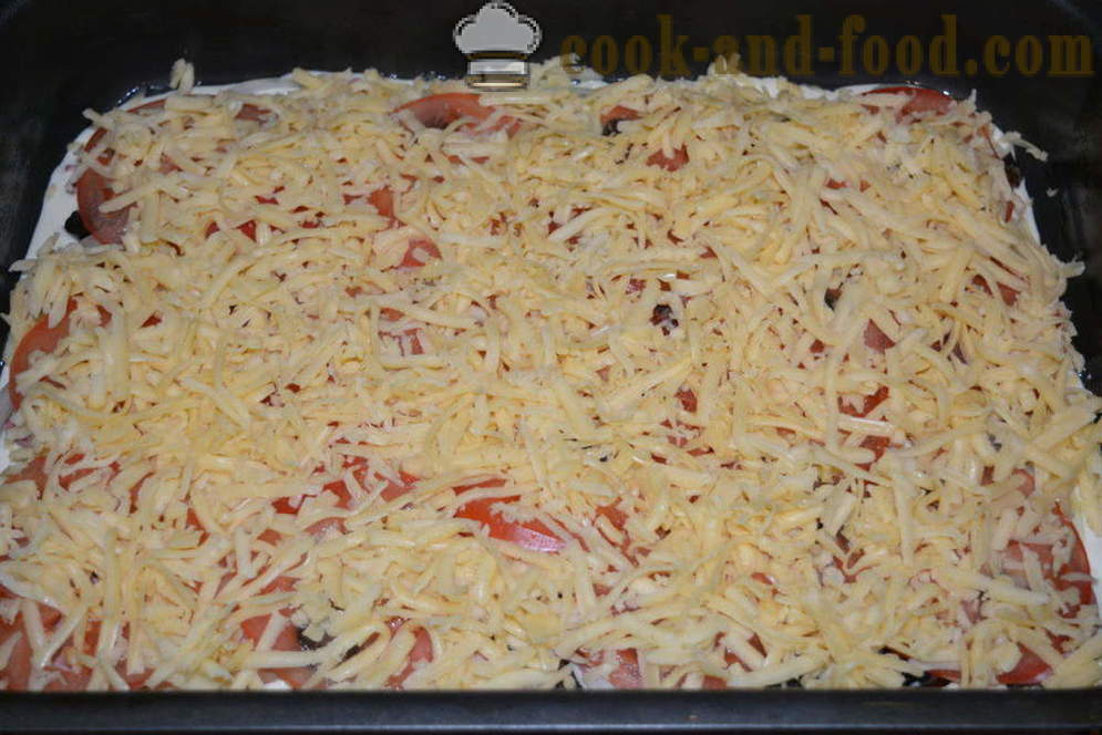 Hitra pizza s kislo smetano in majonezo omaki s klobaso in gobami - kako kuhati pico doma v pečici, s korak za korakom receptov fotografije