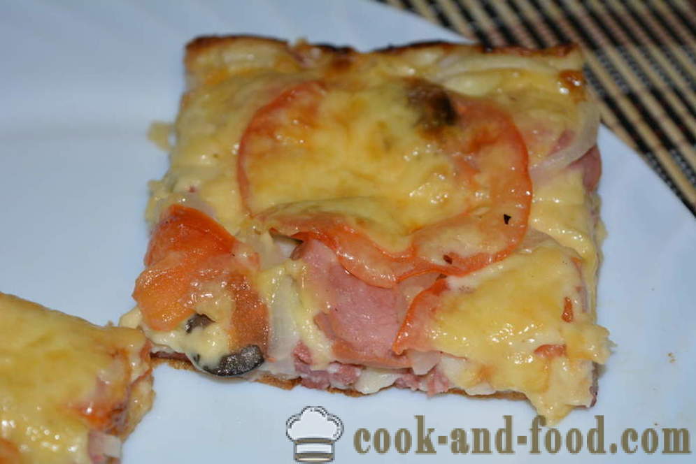 Hitra pizza s kislo smetano in majonezo omaki s klobaso in gobami - kako kuhati pico doma v pečici, s korak za korakom receptov fotografije