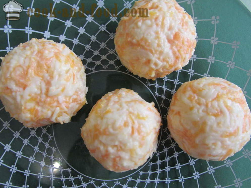 Original prigrizek na krekerji: sveži sir, česen, majoneze in korenček - kako narediti sir predjed, korak za korakom receptov fotografije