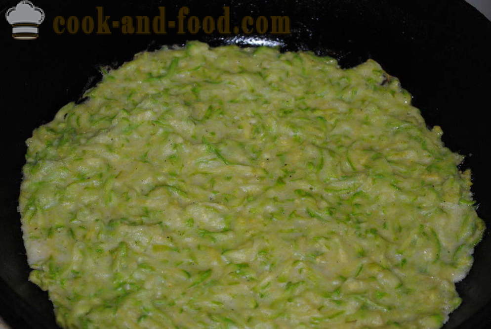Zelenjavni kolač z bučkami polnjene s korenje, buče, kako kuhati torto, korak za korakom receptov fotografije