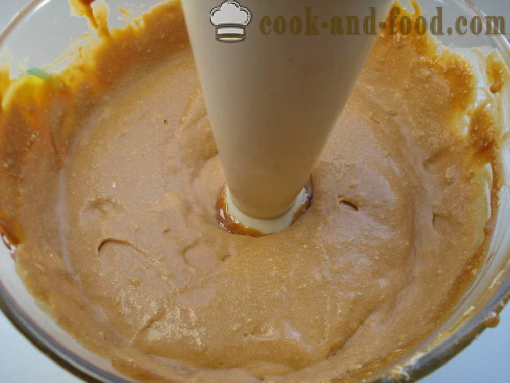 Okusne rezin zvitki z kondenziranega mleka in oreškov - kako pripraviti kreme vafljev zvitke, korak za korakom receptov fotografije