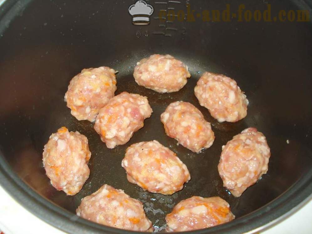 Piščančje mesne kroglice s sirom v multivarka - kako kuhati burgerje za multivarka, korak za korakom receptov fotografije