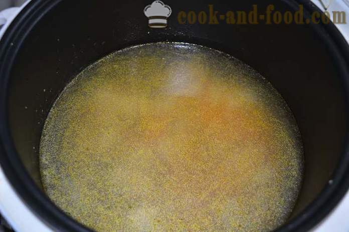 Okusna kokošja juha z rezanci v multivarka - brez krompirja