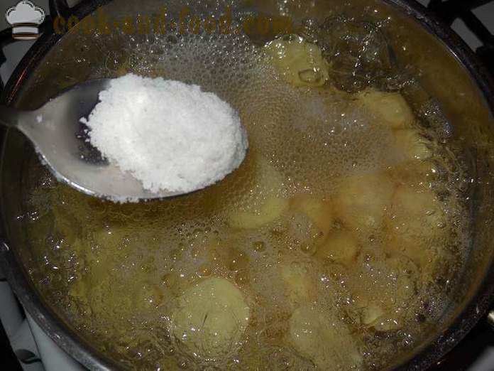 Slastni novi krompir v kislo smetano s koprom in česnom - kako kuhati okusno novih krompir, preprost recept s fotografijo