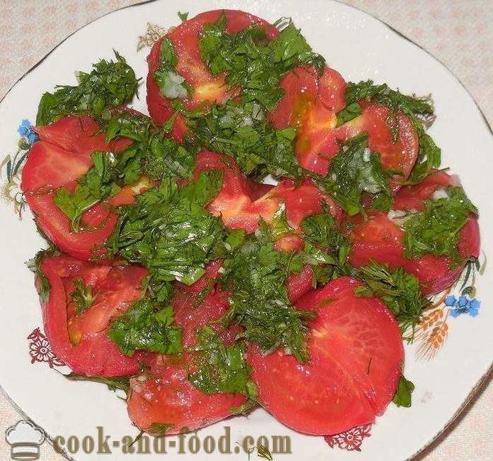 Hitri slani paradižniki s česnom in zelišči v ponvi - recept za vložene paradižnika, s fotografijami