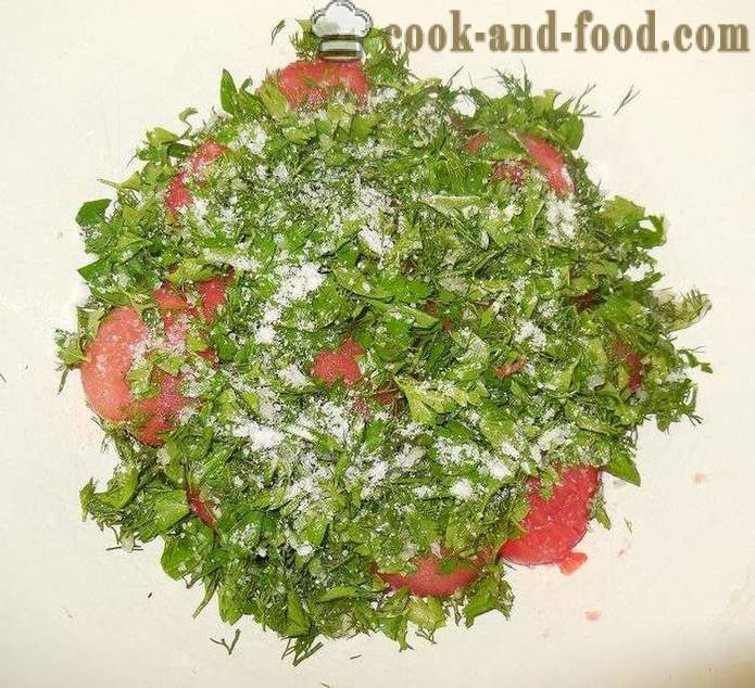 Hitri slani paradižniki s česnom in zelišči v ponvi - recept za vložene paradižnika, s fotografijami
