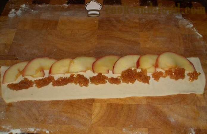 Rose torto listnatega testa in jabolk pod snegom sladkorja v prahu - recept v pečici, s fotografijami