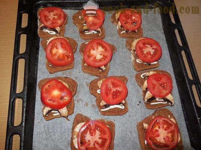 Okusne vroče sendviči z gobe gobe - recept za vroče sendviči v pečici - s fotografijami