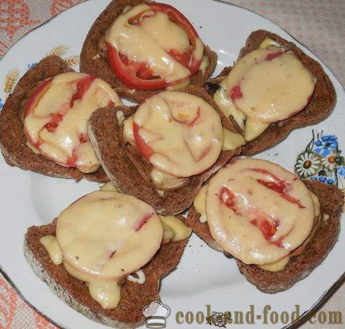 Okusne vroče sendviči z gobe gobe - recept za vroče sendviči v pečici - s fotografijami