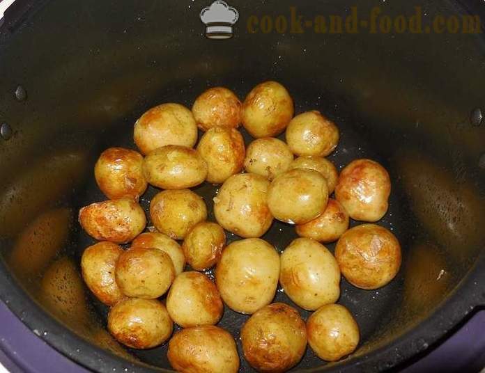 Mladi krompir v multivarka s kislo smetano, koper in česen - korak za korakom receptu s fotografijami kot okusno kuhati nove krompir