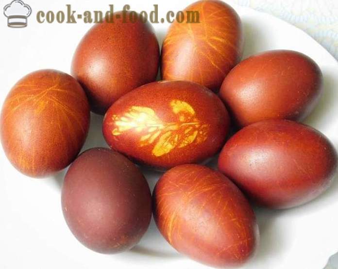 Kako slikati jajca iz čebule kože z vzorcem ali enakomerno - recept s fotografijo - korak s pravilno barvo jajca čebule kože
