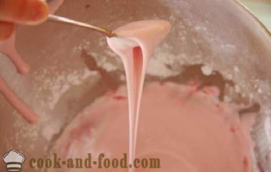 Surovo belo in barvno glazuro - recept, kako pripraviti glazuro iz sladkorja v prahu in beljakovin