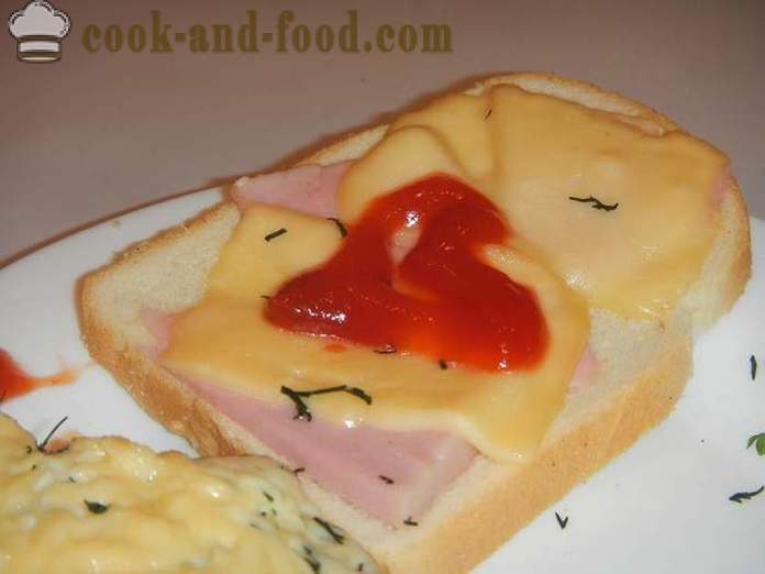 Preprosti recepti za tople sendviče s sirom in klobaso v naglici